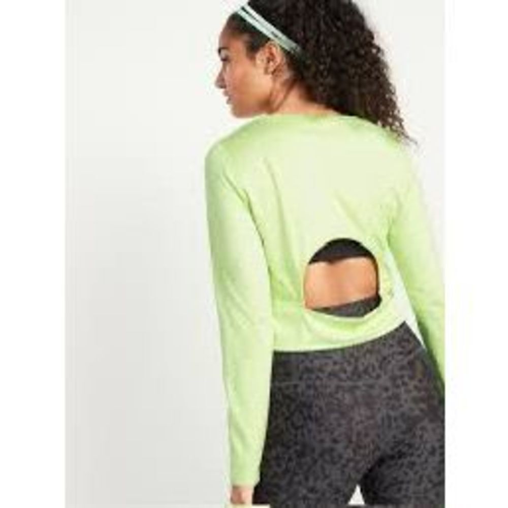 Old Navy CozeCore Long-Sleeve Crop‎ Tee for Women in Pale Citron Green M